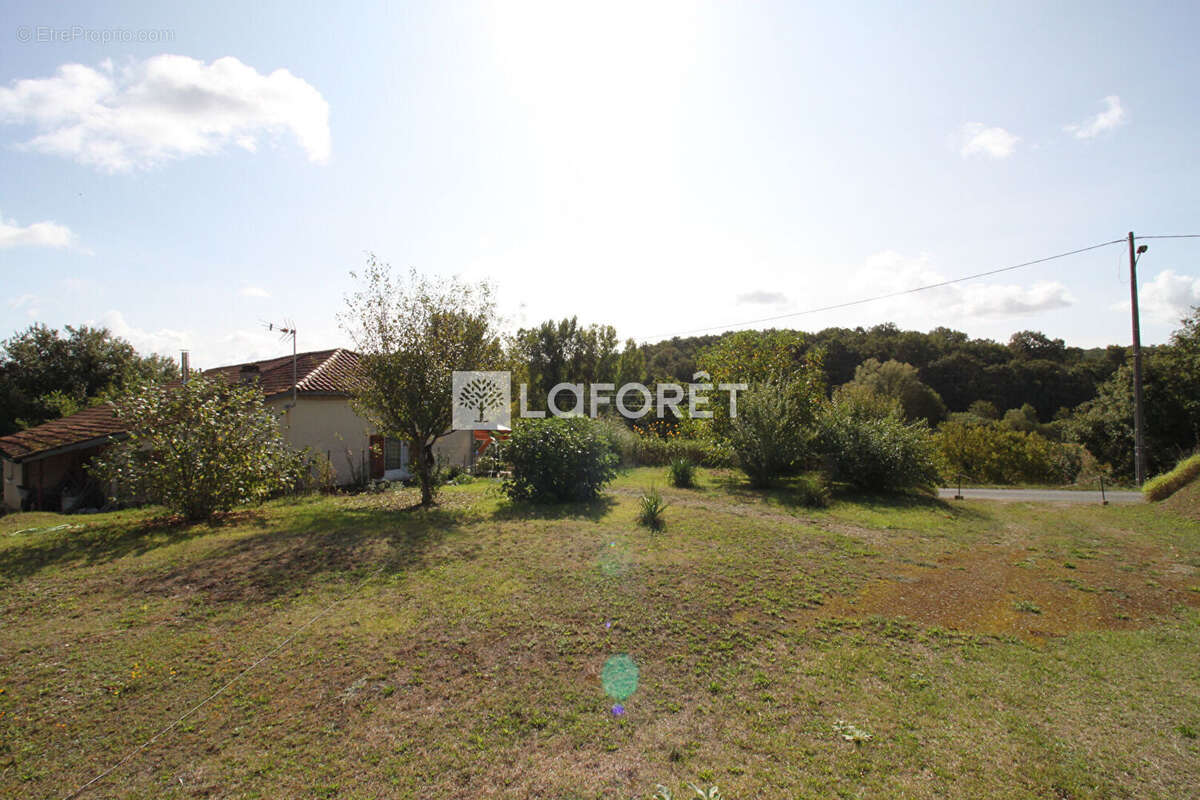 Maison à CONDAT-SUR-TRINCOU