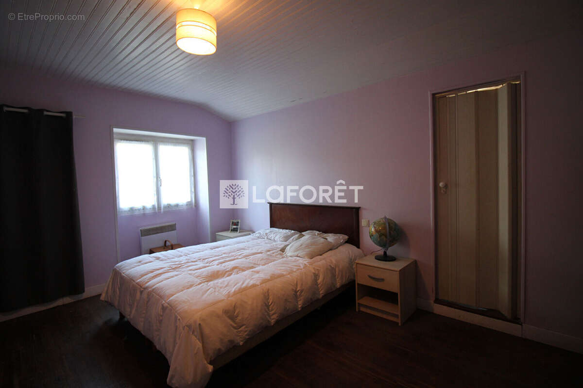 Maison à CONDAT-SUR-TRINCOU