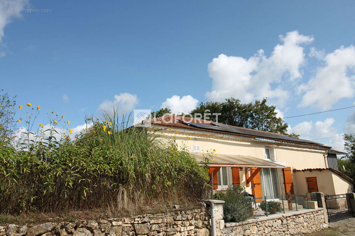 Maison à CONDAT-SUR-TRINCOU