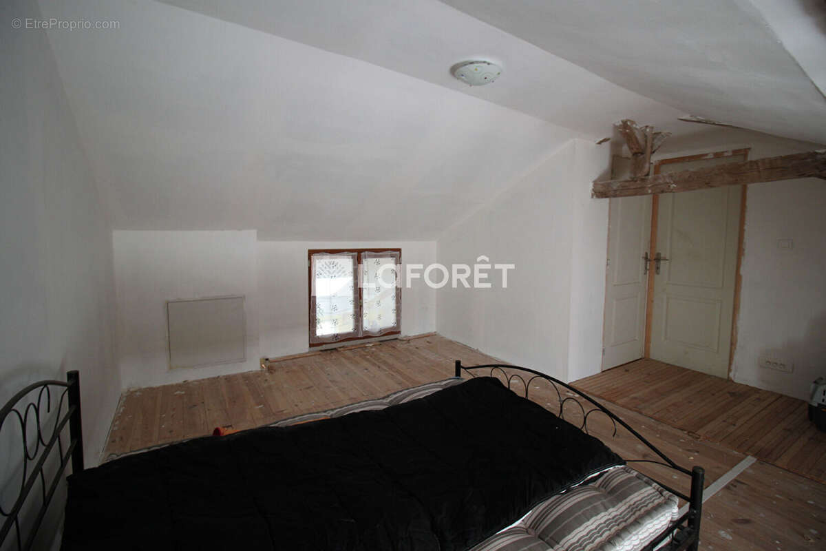 Maison à CONDAT-SUR-TRINCOU