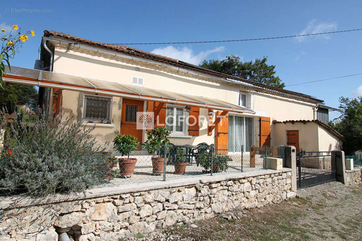 Maison à CONDAT-SUR-TRINCOU