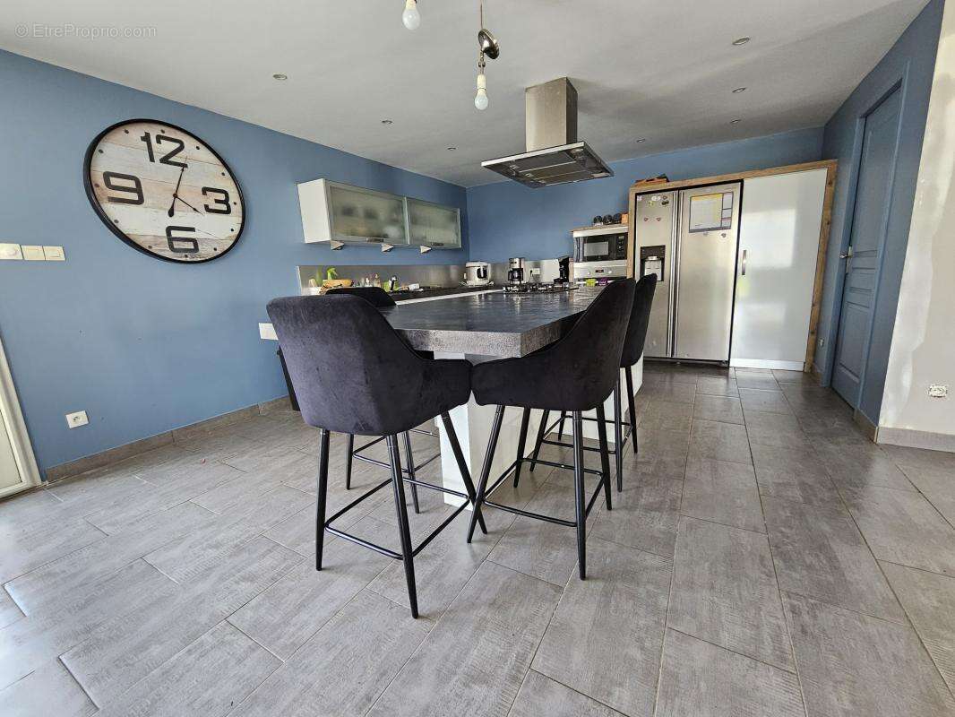 Maison à POUILLE-LES-COTEAUX