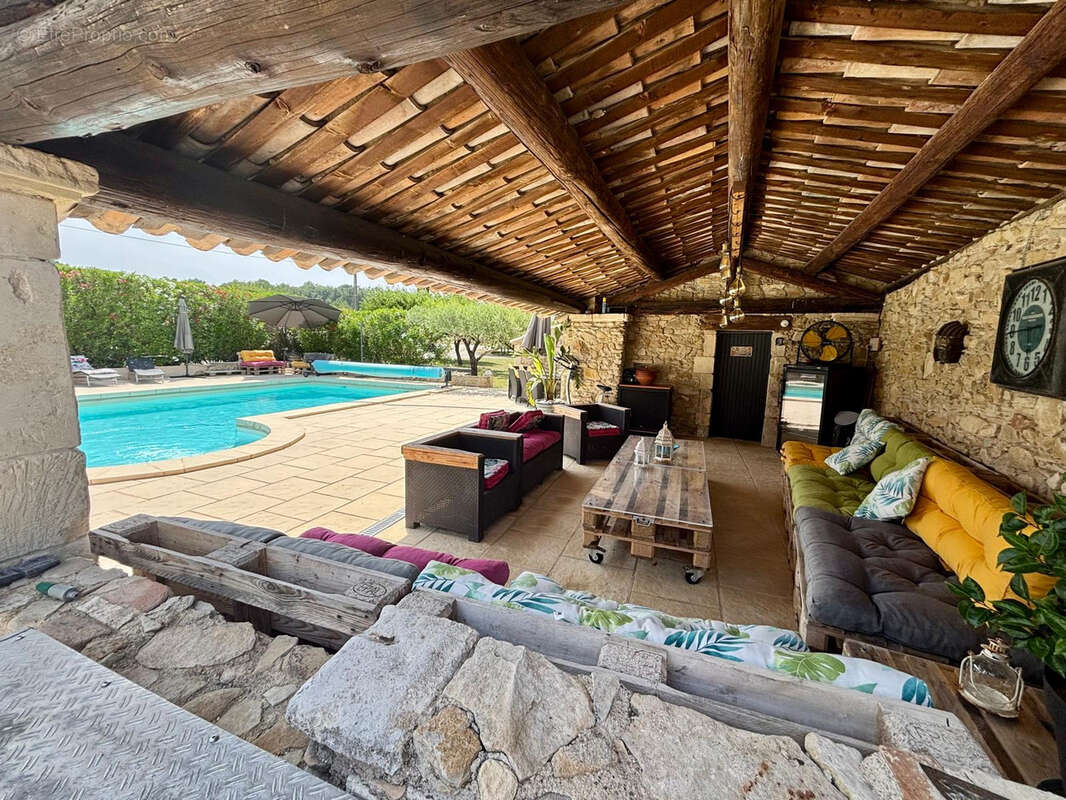 Maison à SUZE-LA-ROUSSE