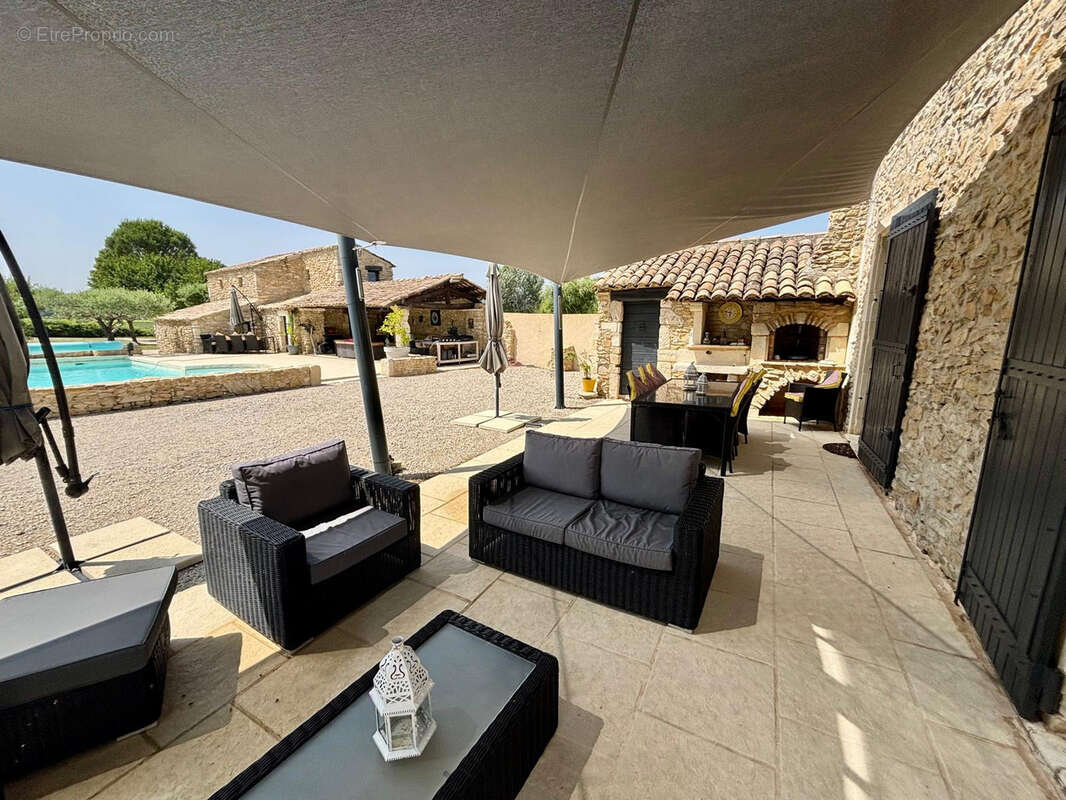 Maison à SUZE-LA-ROUSSE