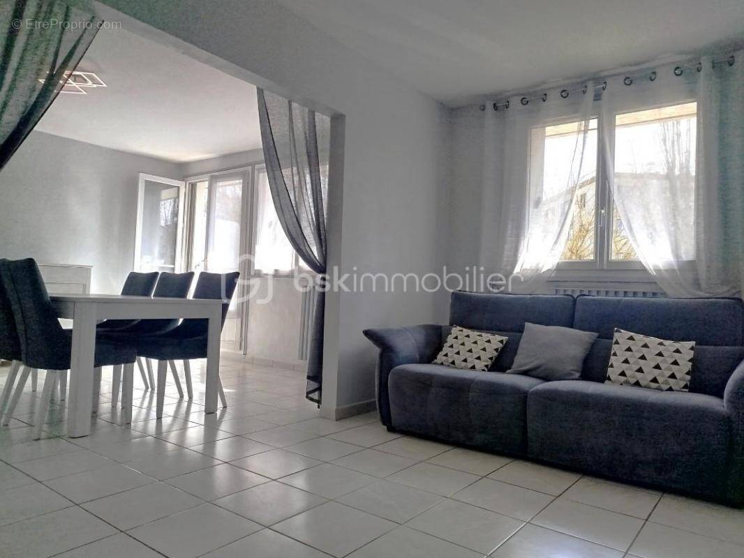 Appartement à LE PLESSIS-TREVISE