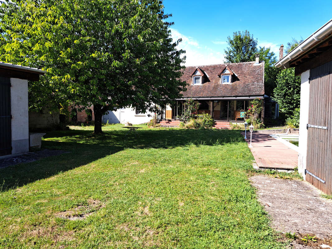 Maison à THORIGNY-SUR-OREUSE