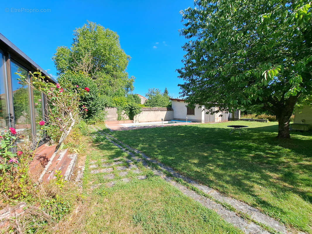 Maison à THORIGNY-SUR-OREUSE