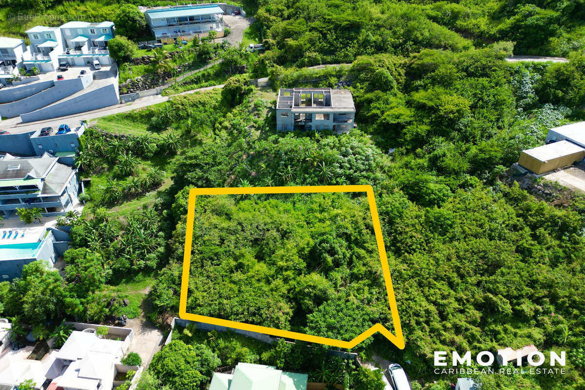 Terrain à SAINT-MARTIN