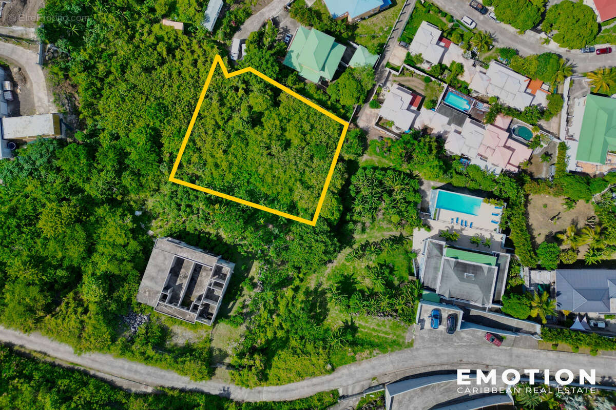 Terrain à SAINT-MARTIN