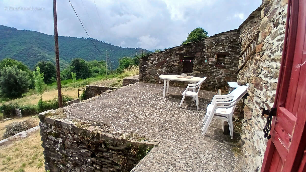 Maison à SAINT-FREZAL-DE-VENTALON