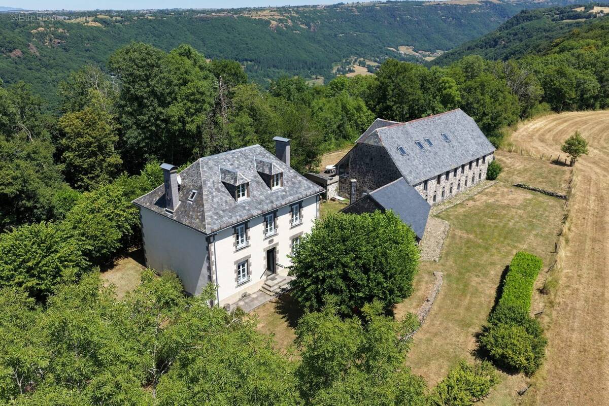 Maison à ANGLARDS-DE-SALERS