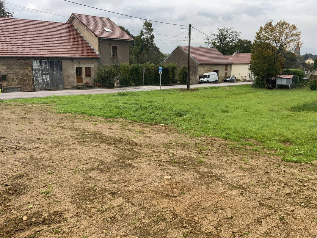 Terrain à VY-LES-LURE