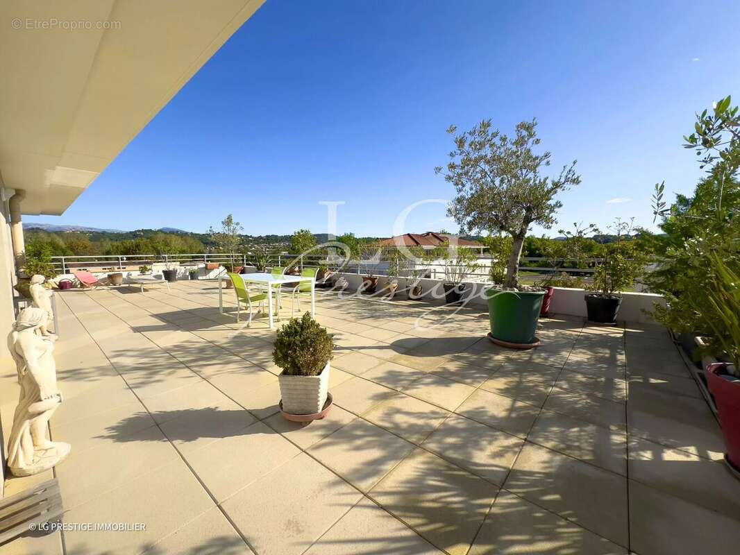 Appartement à MANDELIEU-LA-NAPOULE