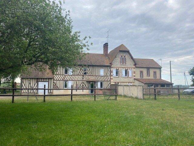 Maison à LES MOUTIERS-EN-AUGE