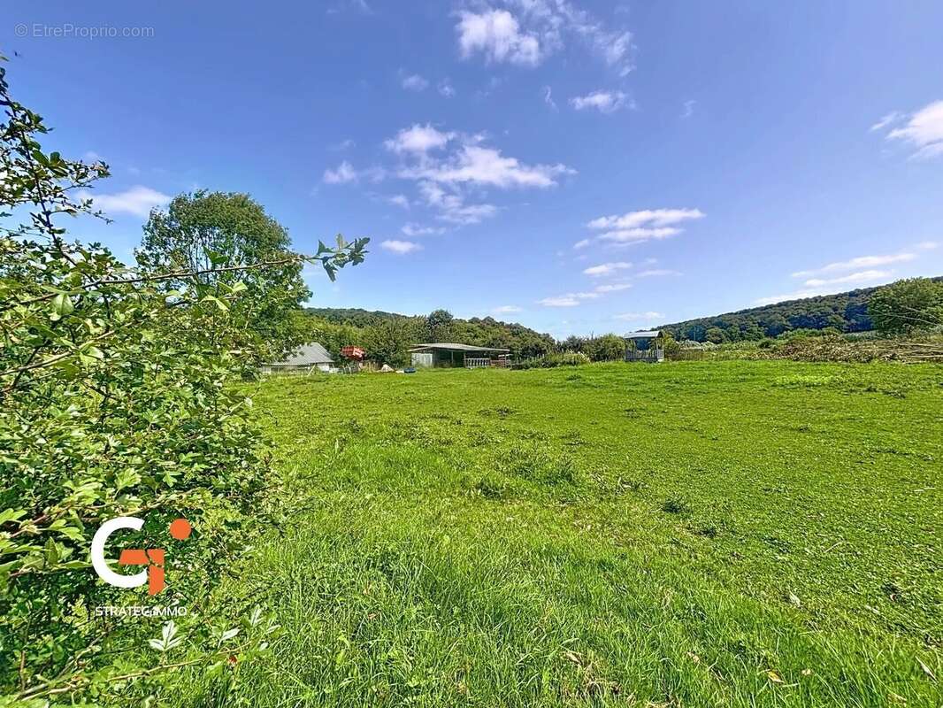 Terrain à CROISY-SUR-ANDELLE