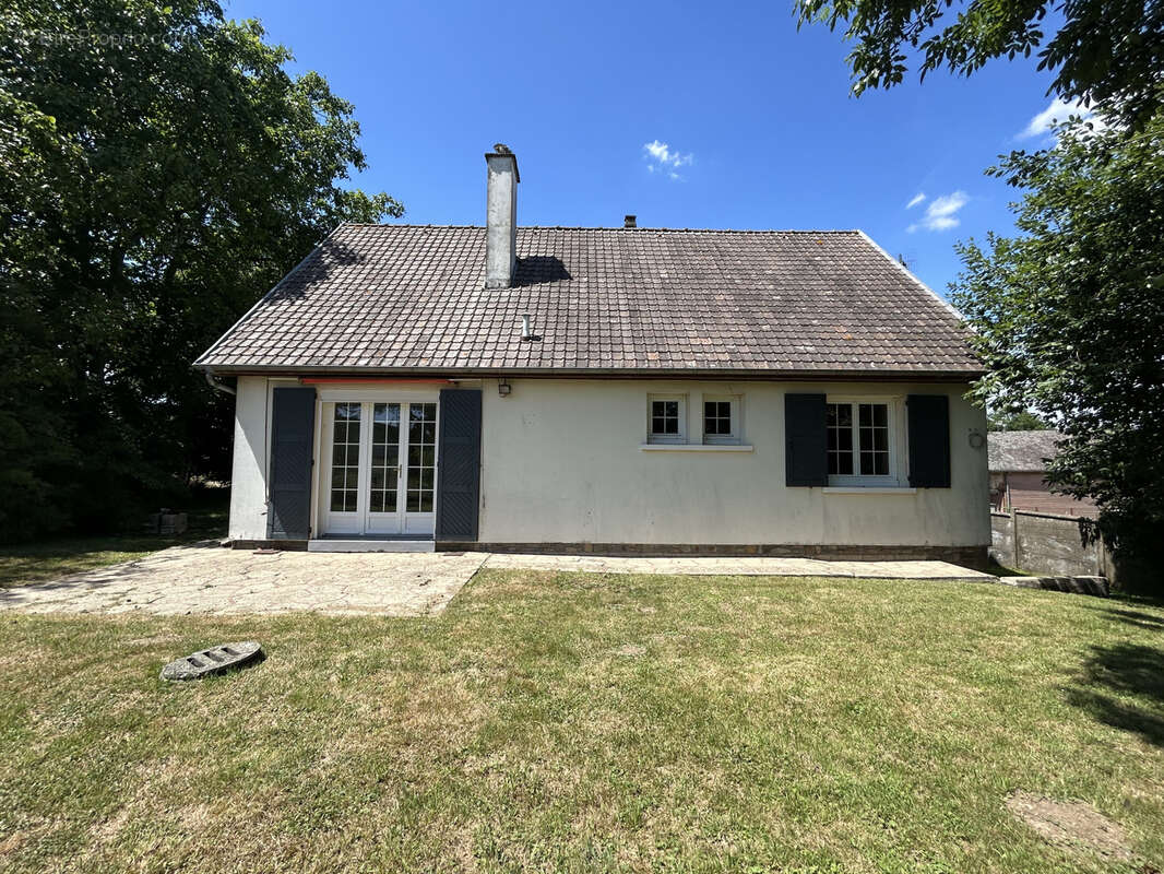 Maison à HORNOY-LE-BOURG