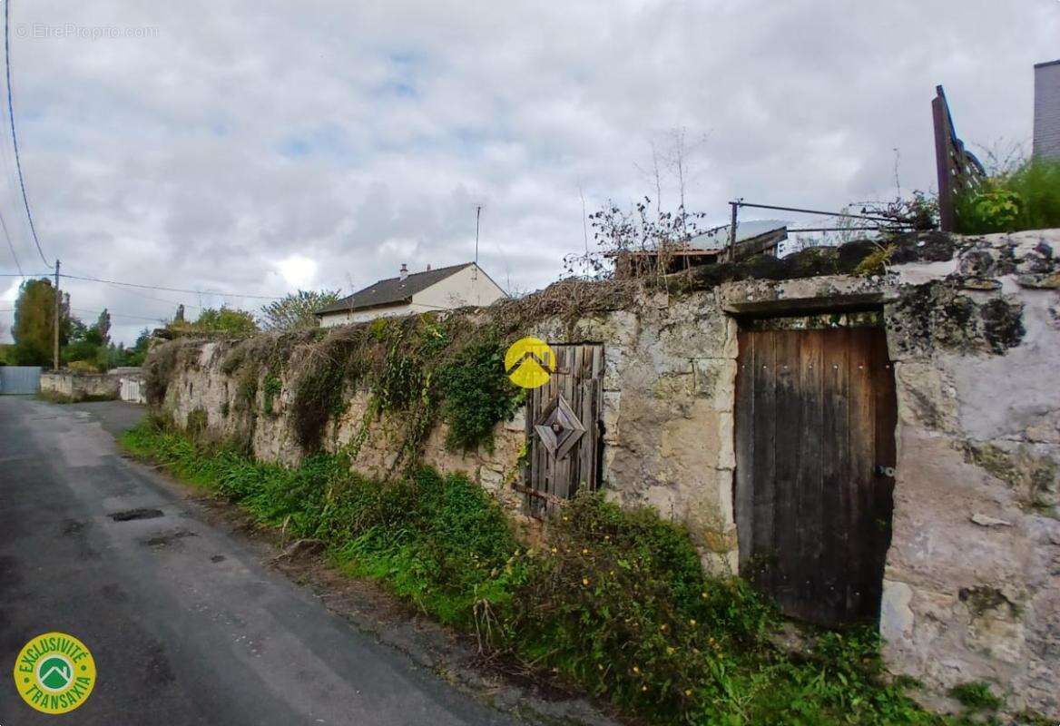 Terrain à BEAULIEU-LES-LOCHES
