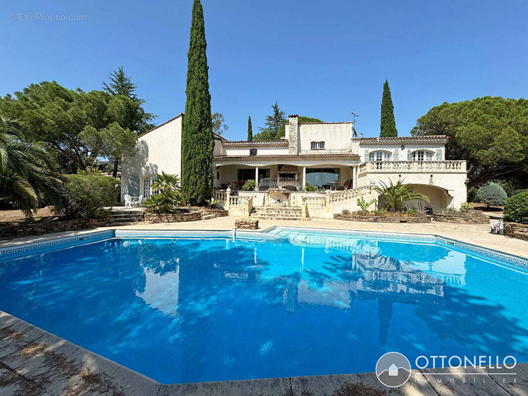 Maison à ROQUEBRUNE-SUR-ARGENS