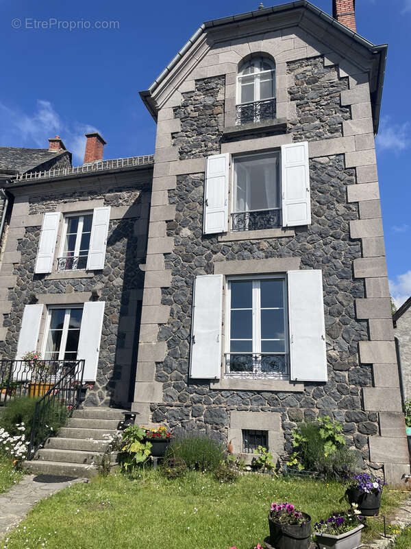 Maison à SAINT-FLOUR