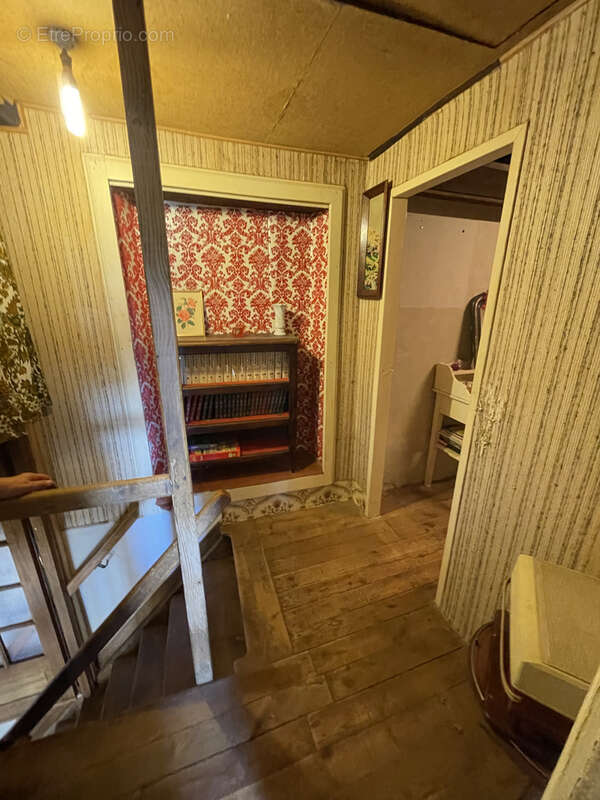 Maison à SAINT-VICTOR-ET-MELVIEU