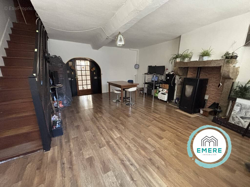 Maison à SAINT-AUBIN-DE-TERREGATTE