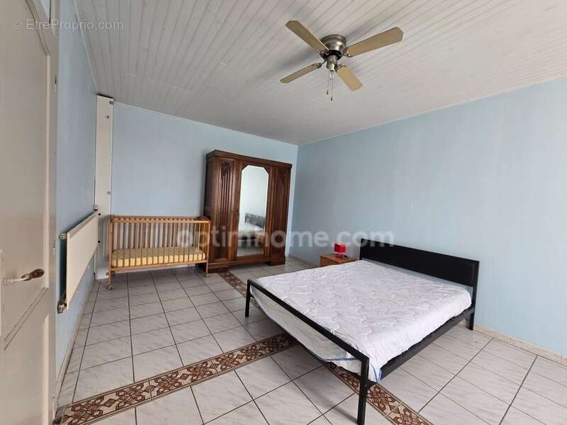 Maison à SERRES-ET-MONTGUYARD