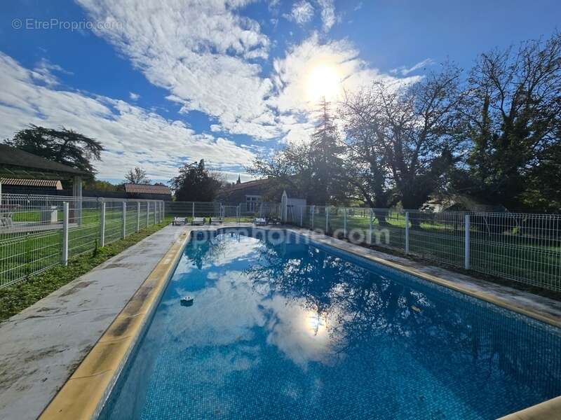 Maison à SERRES-ET-MONTGUYARD