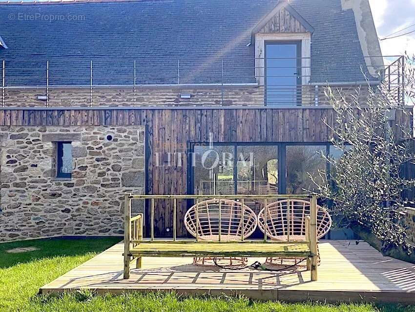 Maison à SAINT-JACUT-DE-LA-MER