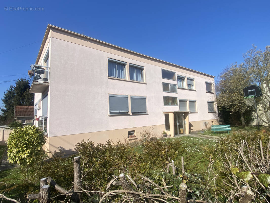 Appartement à PARAY-VIEILLE-POSTE