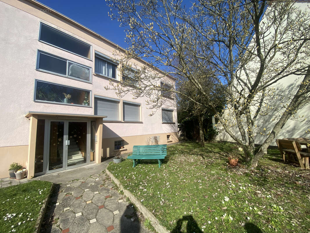 Appartement à PARAY-VIEILLE-POSTE