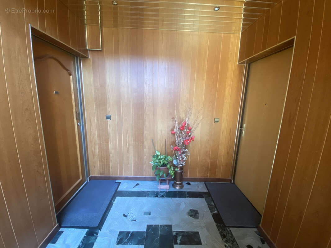 Appartement à PARAY-VIEILLE-POSTE