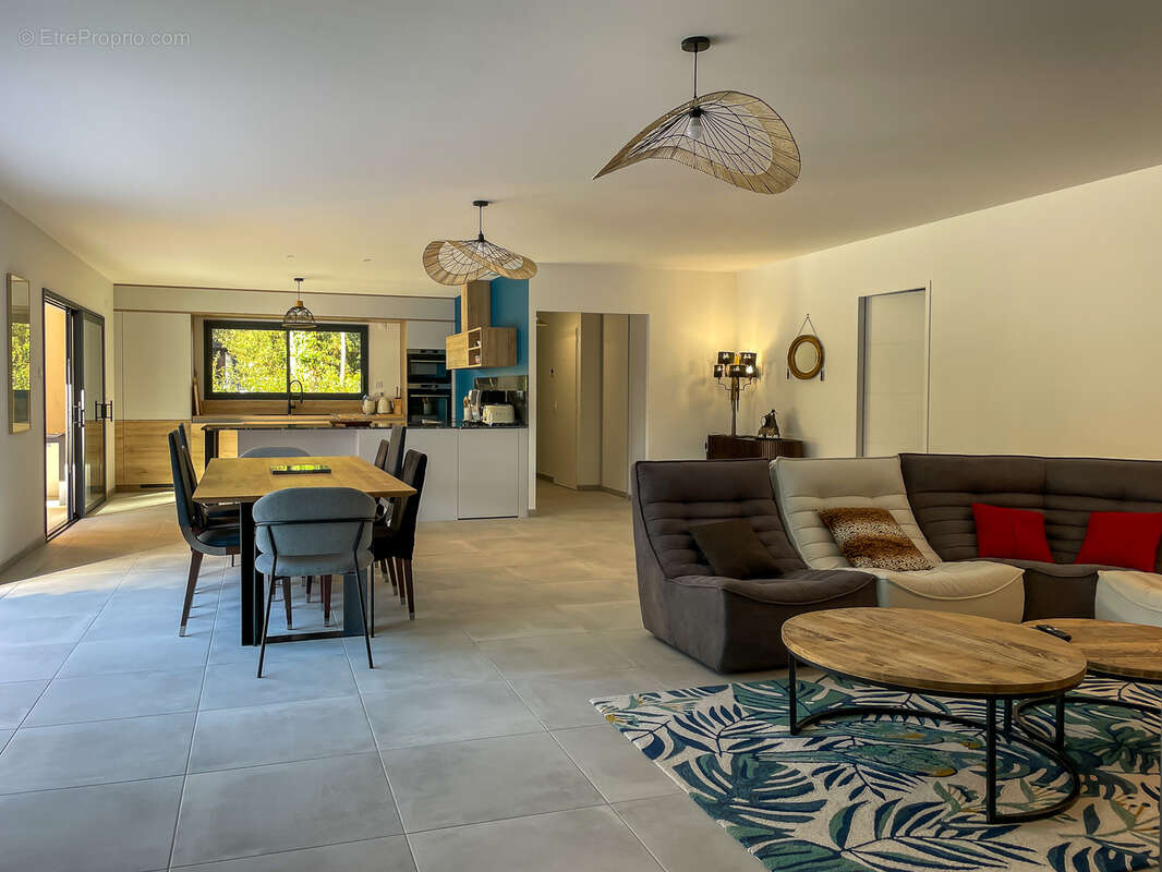 Maison à LES MATHES