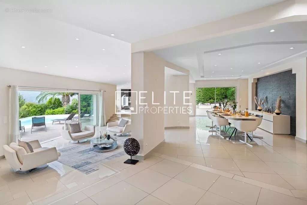 Maison à MOUANS-SARTOUX