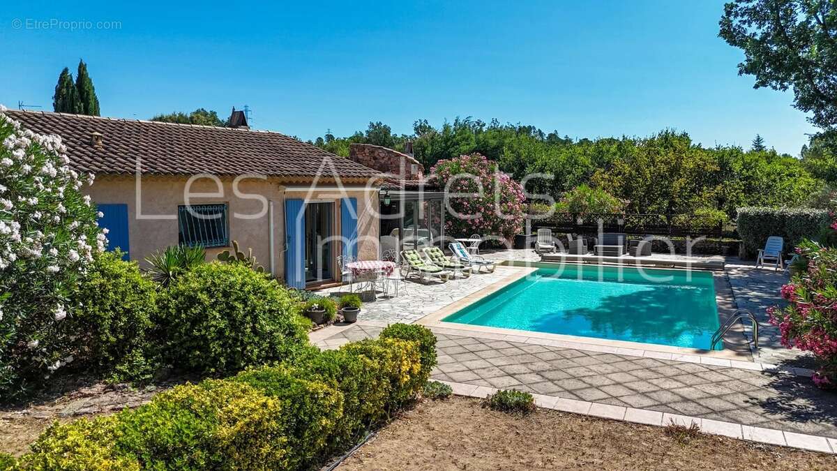 Maison à BAGNOLS-EN-FORET