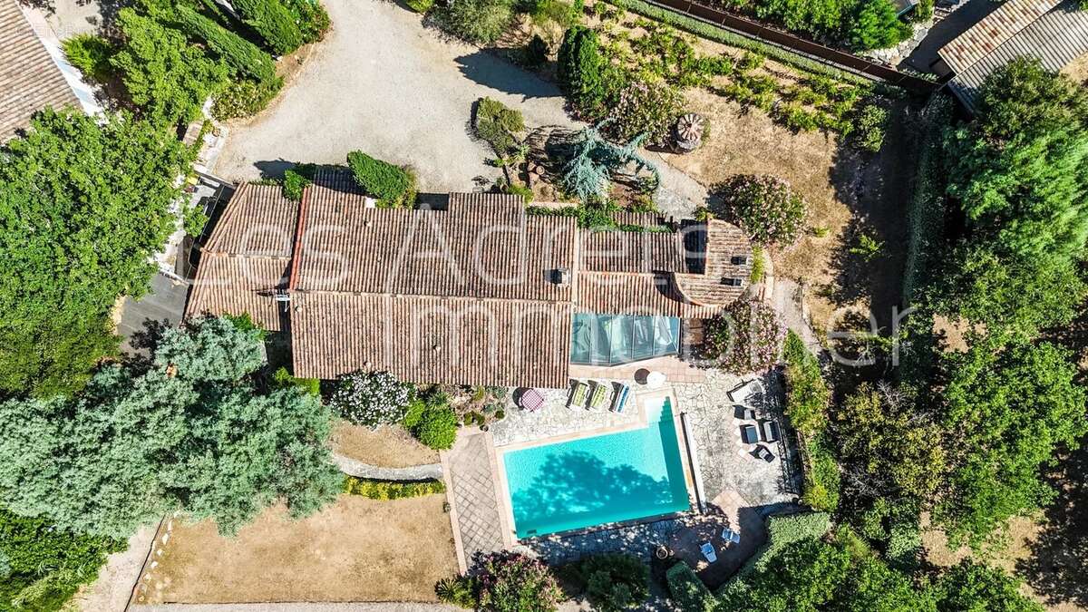 Maison à BAGNOLS-EN-FORET