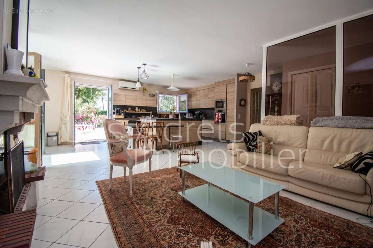 Maison à BAGNOLS-EN-FORET