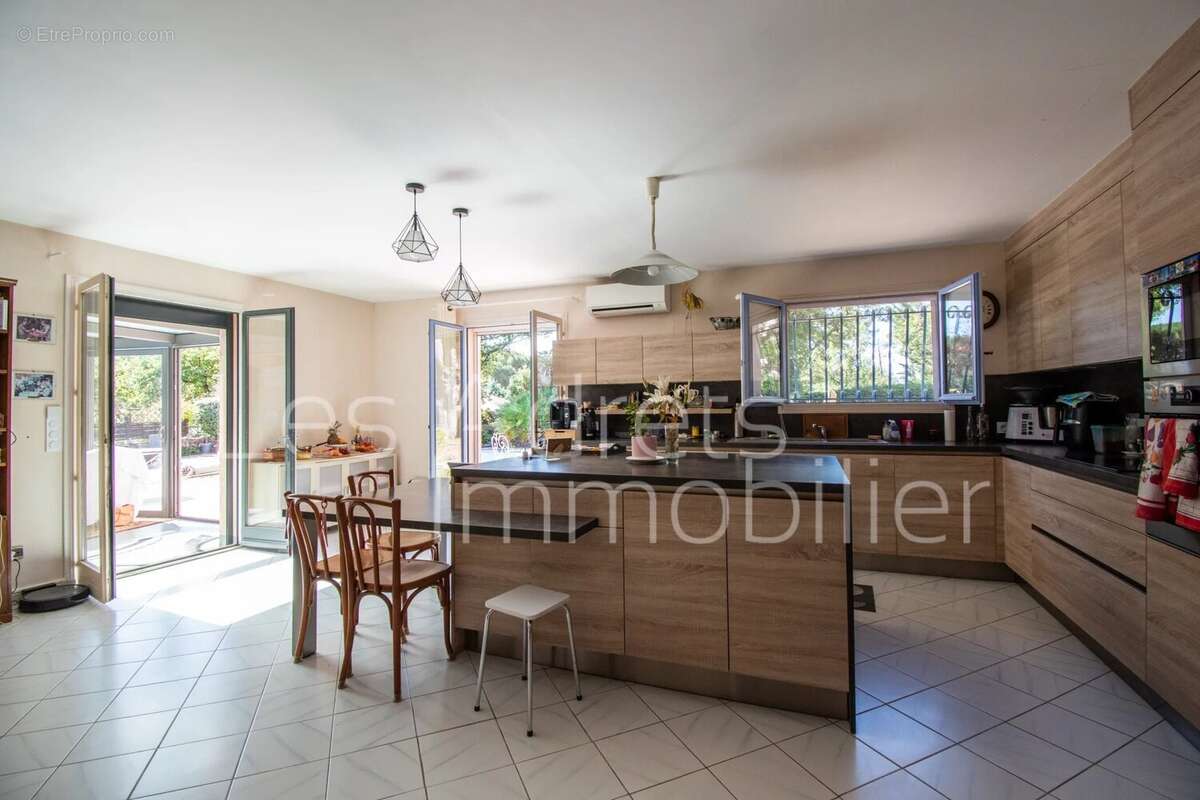 Maison à BAGNOLS-EN-FORET