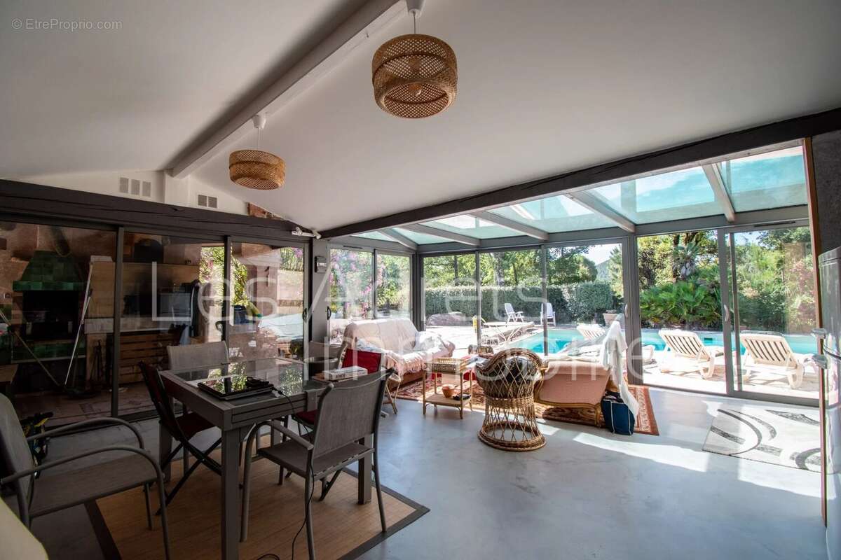 Maison à BAGNOLS-EN-FORET