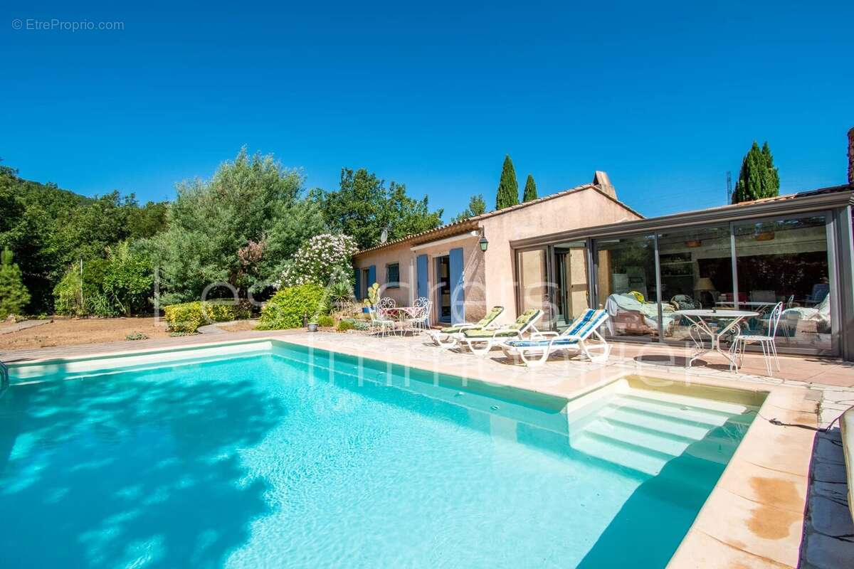 Maison à BAGNOLS-EN-FORET