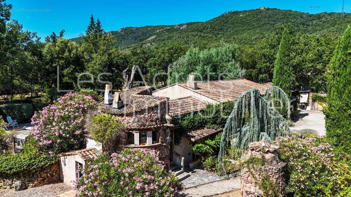 Maison à BAGNOLS-EN-FORET