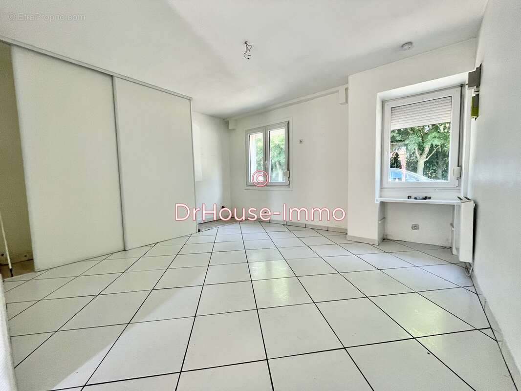 Maison à QUIEVRECHAIN