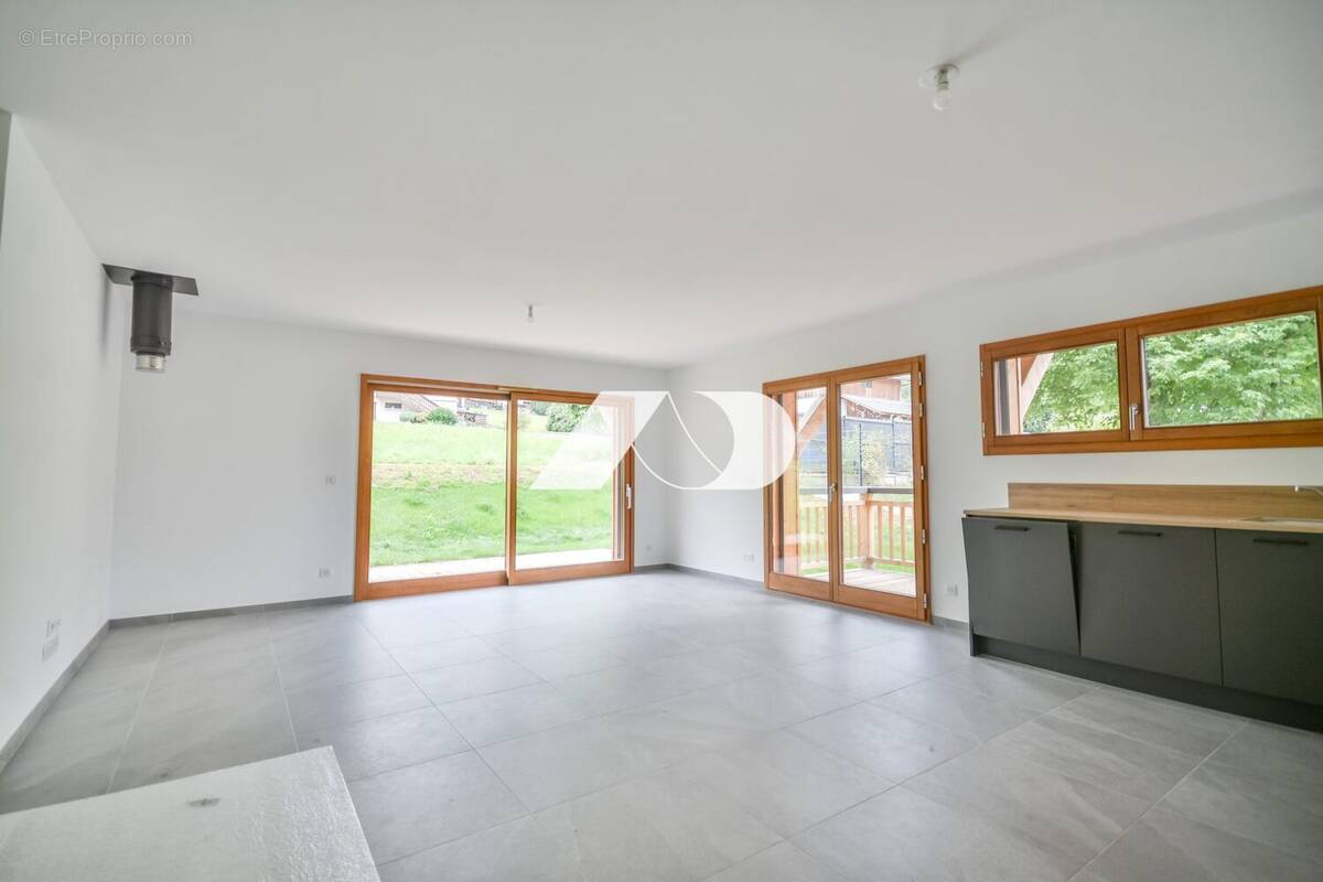 Appartement à ESSERT-ROMAND