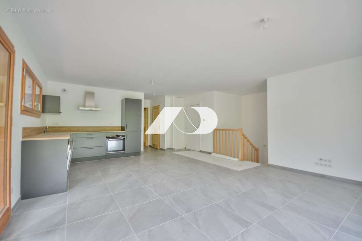 Appartement à ESSERT-ROMAND