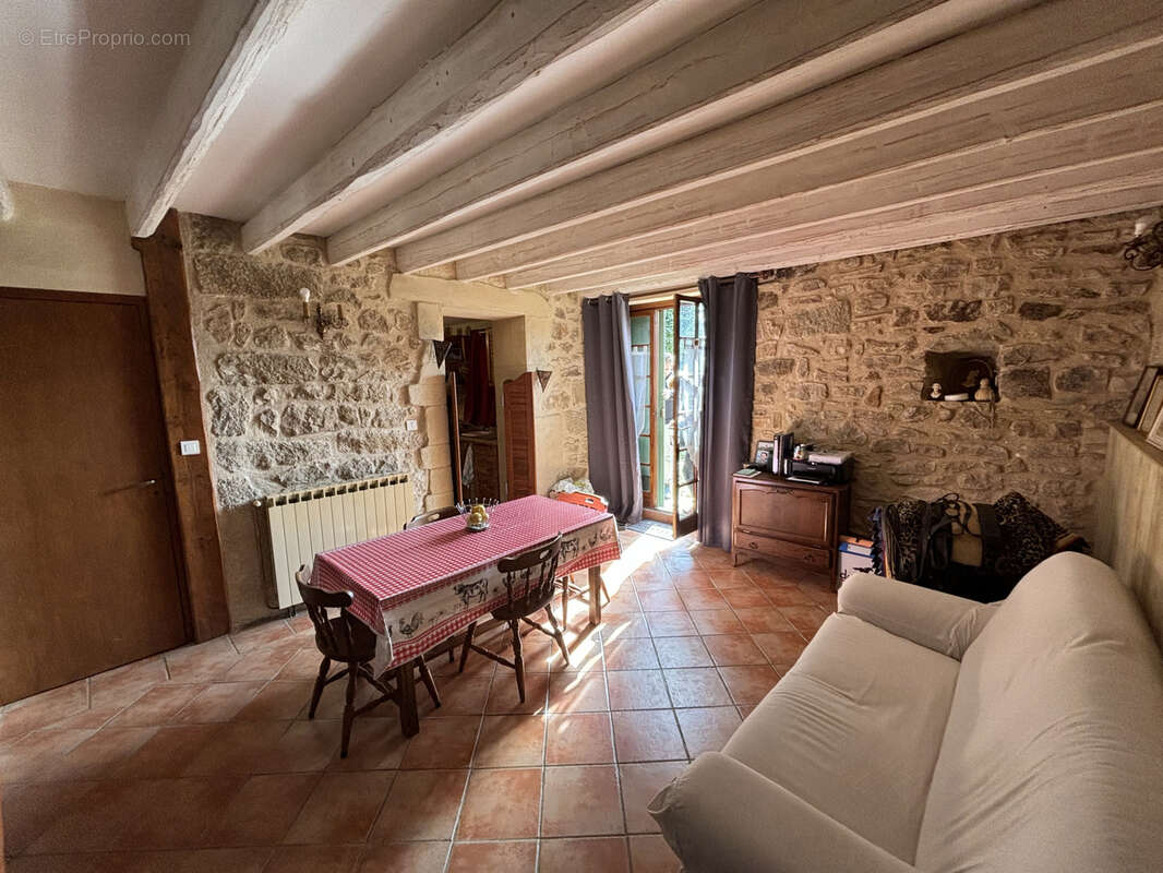 Maison à CHARMES-SUR-RHONE