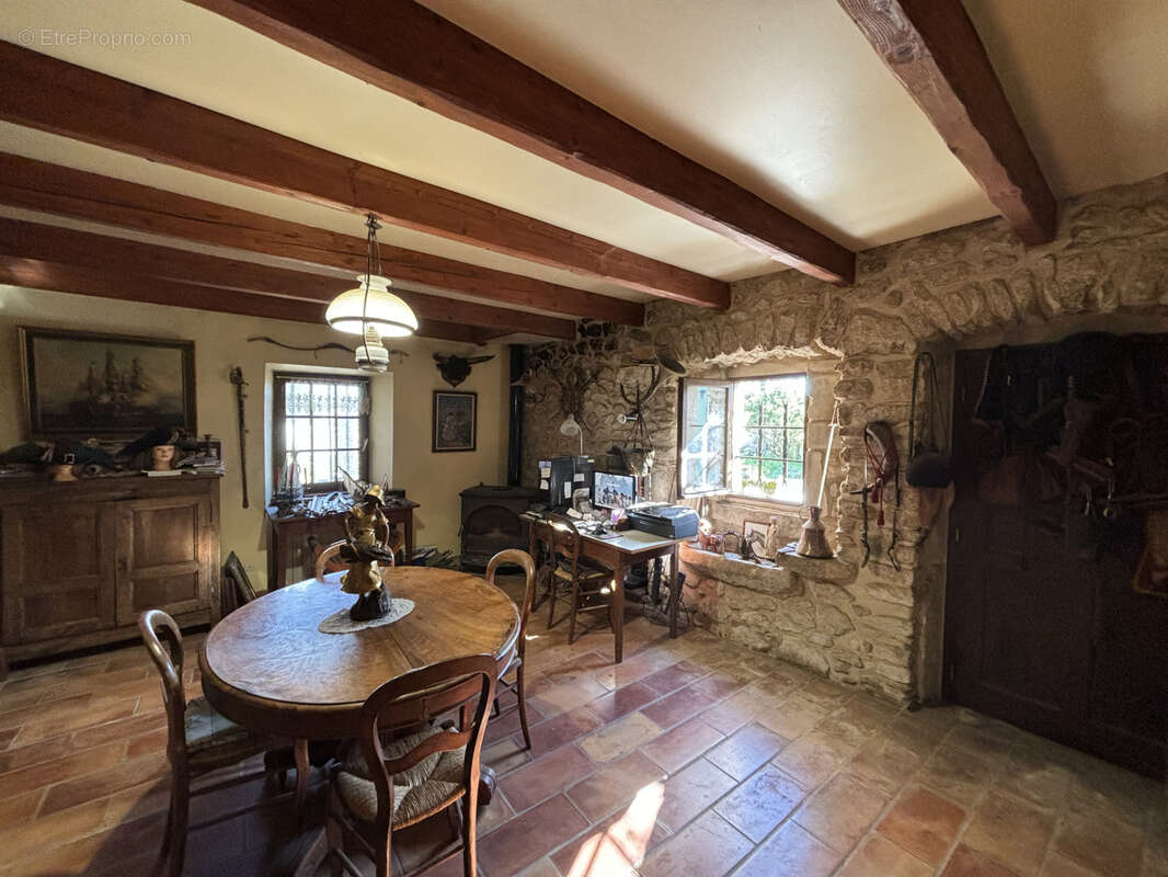 Maison à CHARMES-SUR-RHONE