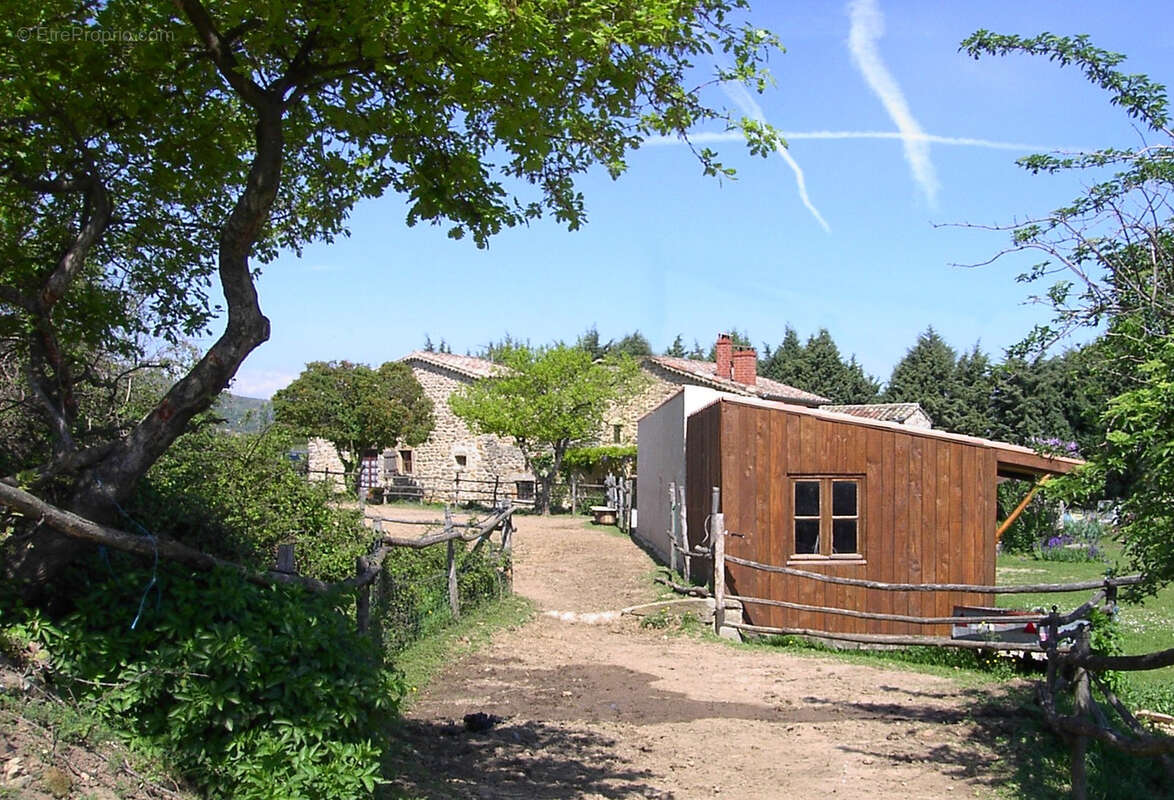Maison à CHARMES-SUR-RHONE
