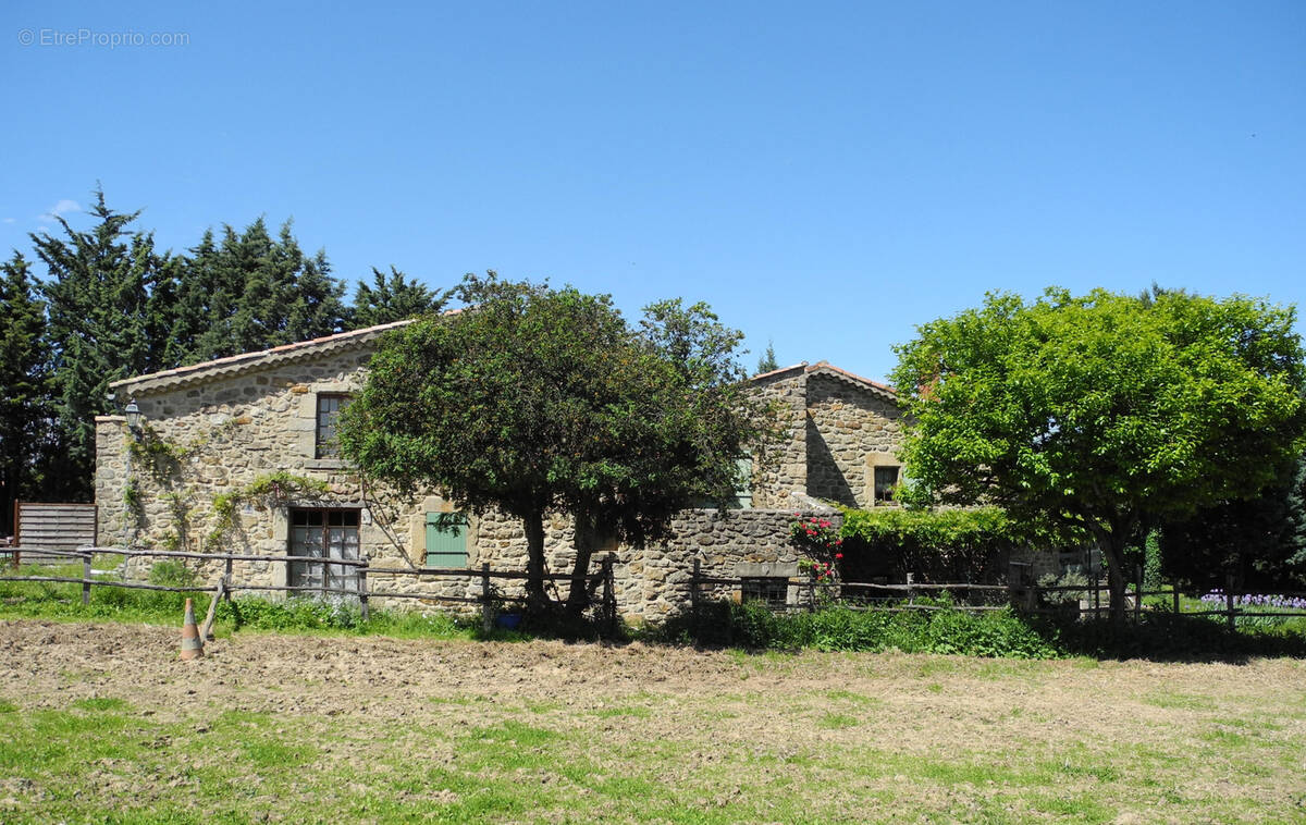 Maison à CHARMES-SUR-RHONE