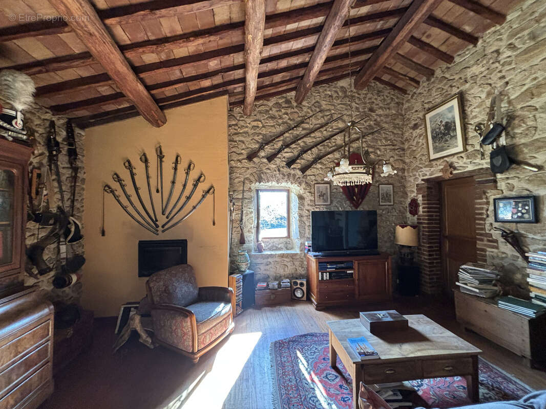 Maison à CHARMES-SUR-RHONE