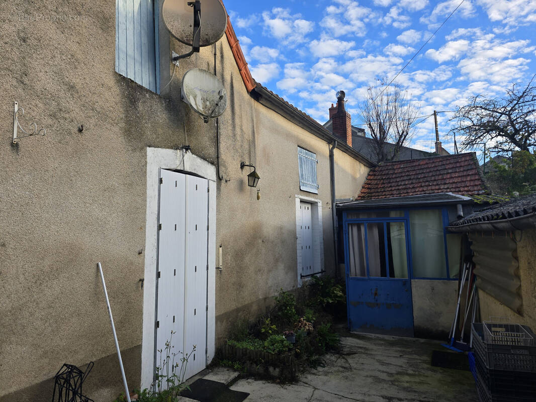 Maison à DUN-SUR-AURON