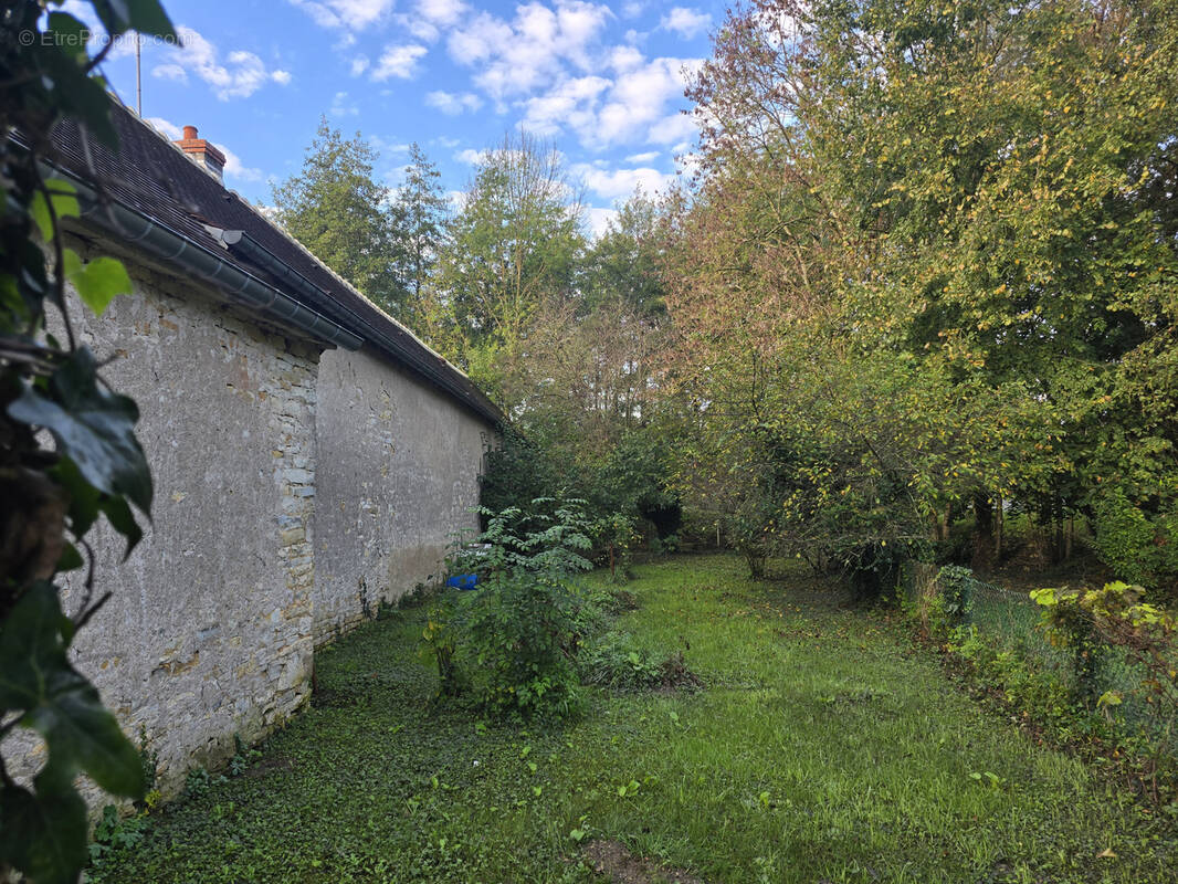 Terrain à DUN-SUR-AURON
